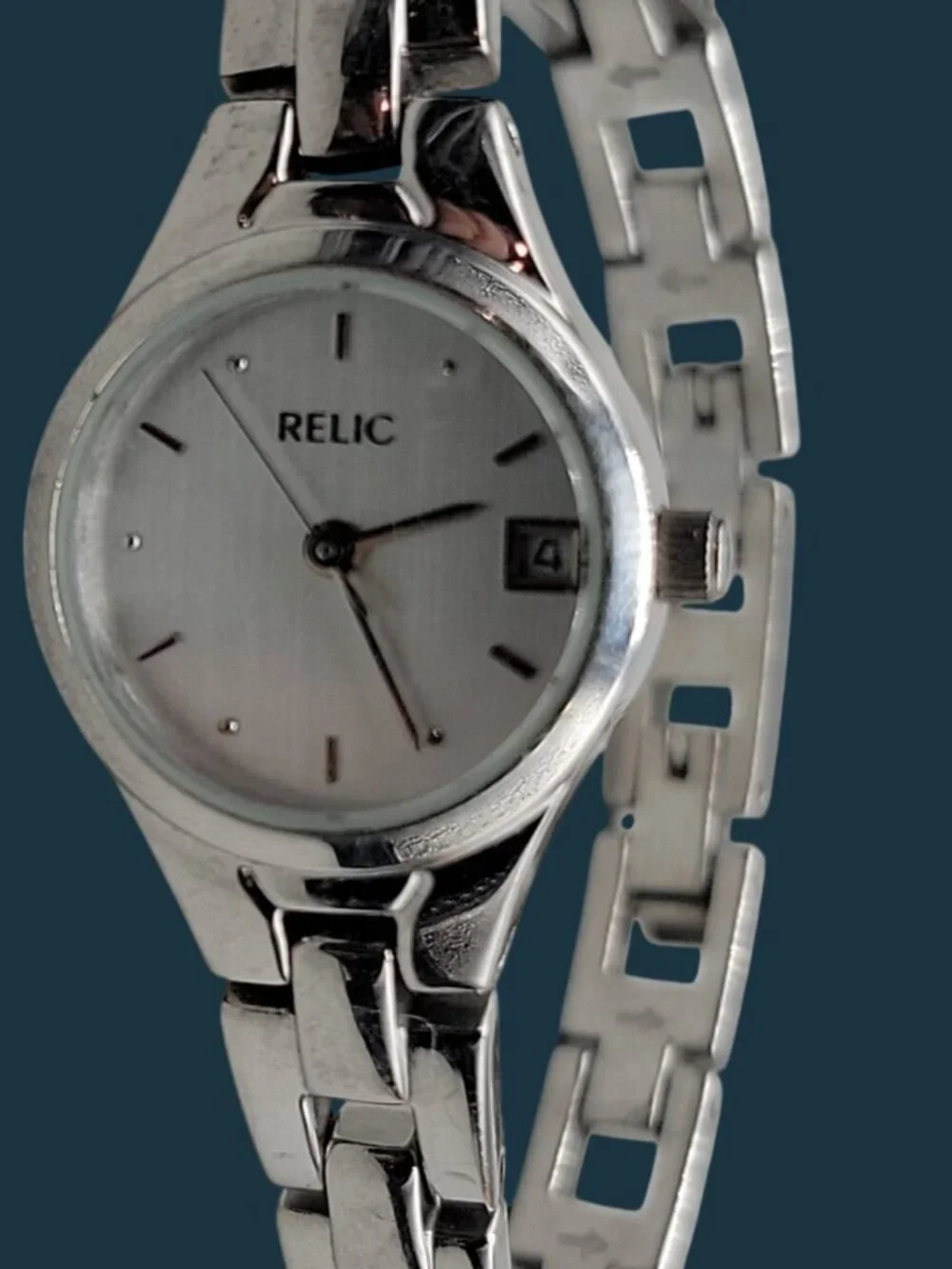 Relic Folio Ladies Watch Quartz  Stainless Steel Silver Date ZR33417 30mm 6.5